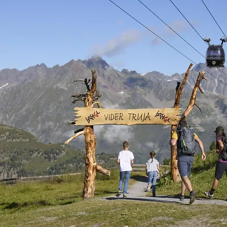 In Overlooking The Mountains * Ischgl
