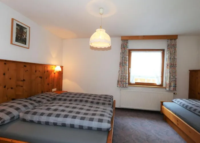 Apartment In Near Lift